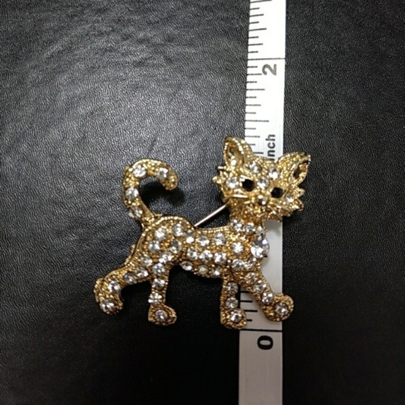 Jewelry - *Sale* Gold Tone Rhinestone Kitty Pin